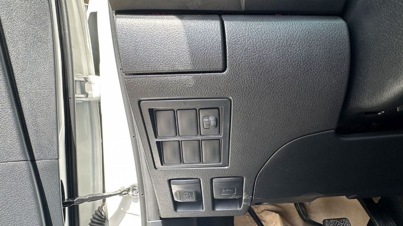 Toyota Hilux 2.4L TURBO DC 4WD MT (EXPORT ONLY)