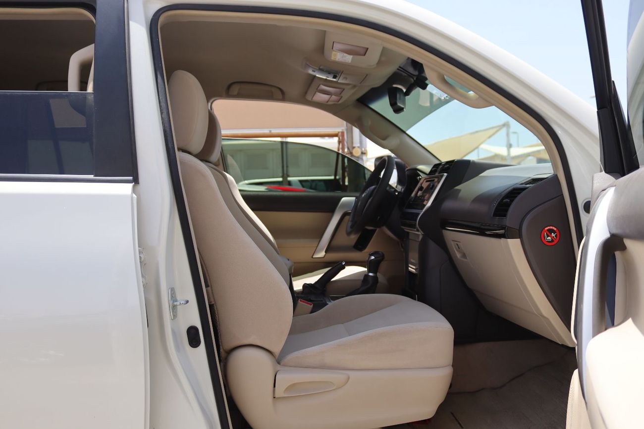 Toyota Prado EXR 4.0L 4WD Toyota Prado - 2019 - GCC - 4.0L - 6 (V )- 7 Seats - 4*4 - Excellent Condition Inside a