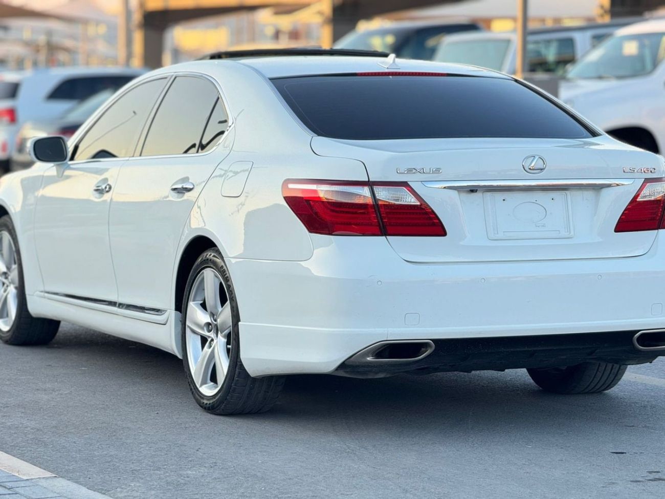 لكزس LS 460 L 4.6L In excellent condition and requires no expense