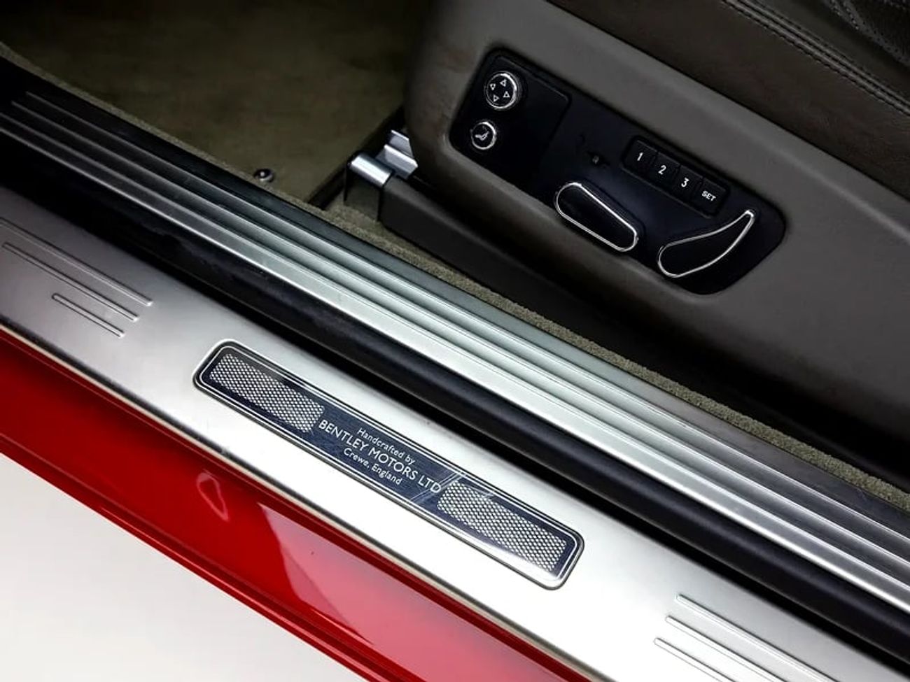 بنتلي كونتيننتال GT 6.0L (552 HP)