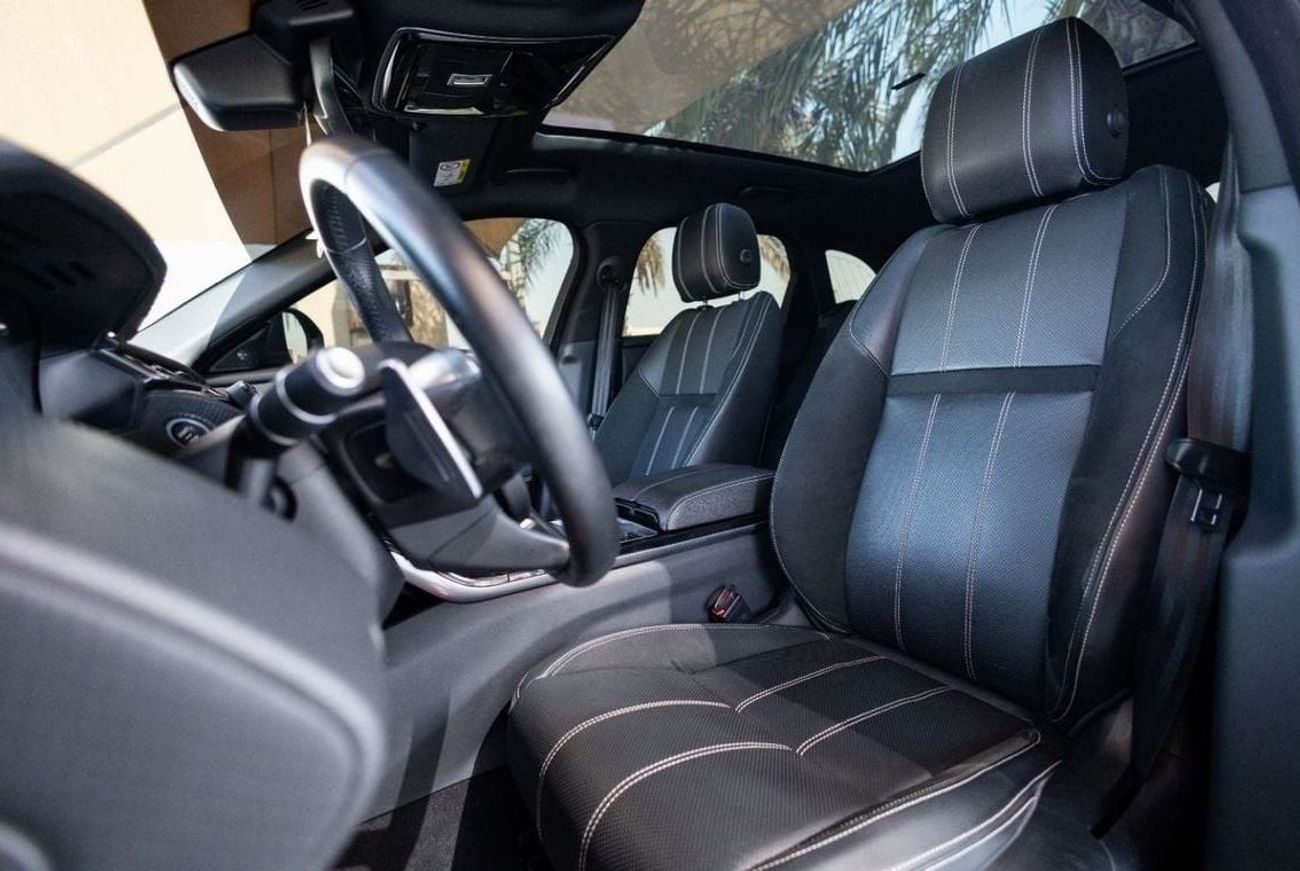 لاند روفر رينج روفر فيلار P250 R-Dynamic SE 2.0L Range Rover Velar P250 R-Dynamic SE 2019 GCC under Warranty with Flexible Dow