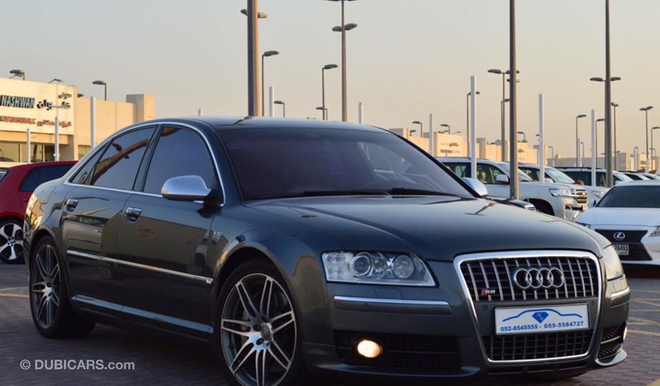 Audi S8 V10