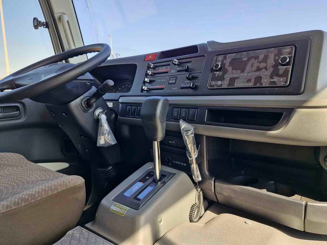 تويوتا كوستر ECTALM003 - 2025 Toyota Coaster – 2.8L Diesel Auto – 22 Seats, Cool Box