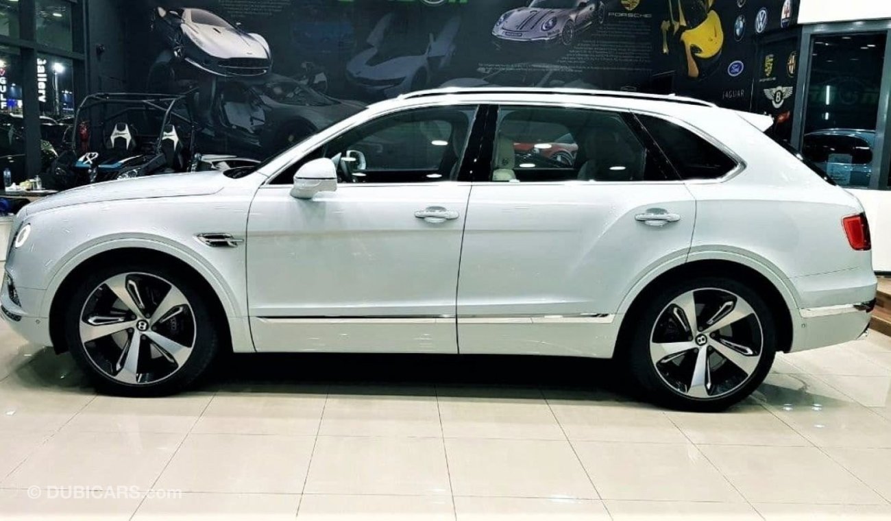 بنتلي بينتايجا BENTLEY BENTAYGA 2017 MODEL GCC CAR WITH A VERY LOW KILOMETER ONLY 37,000 KM ONLY FOR 559K AED