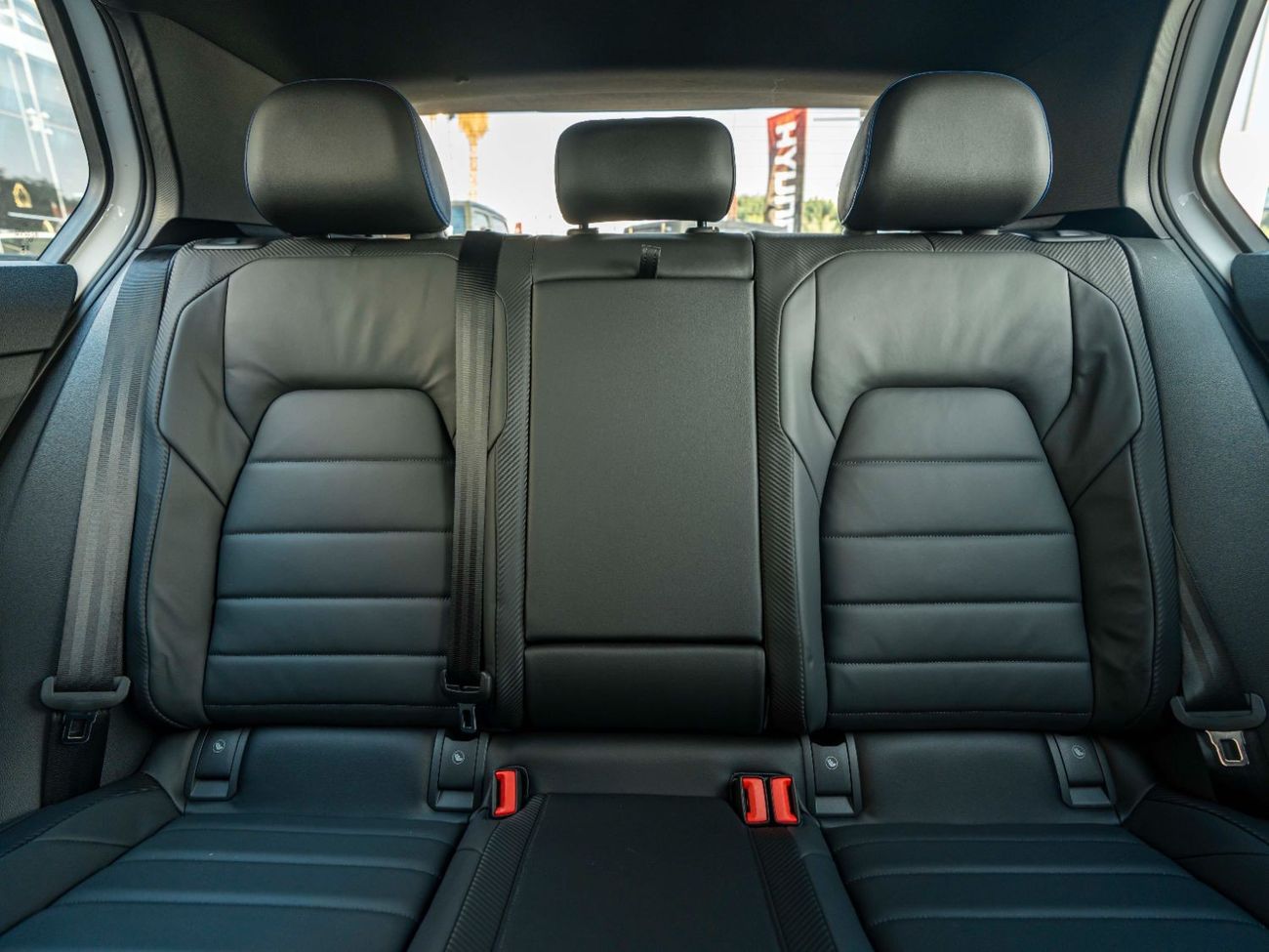 فولكس واجن جولف ار AED 2,595 PM • GOLF R • ONLY 17,000 KM • OFFICIAL VOLKSWAGEN WARRANTY UNTIL 07/2025 • CLEAN TITLE