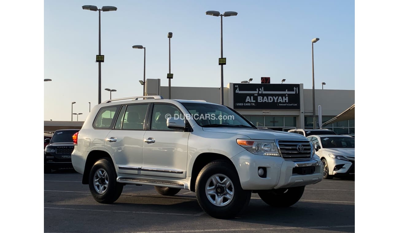 Used Toyota Land Cruiser Safari 2013 for sale in Sharjah 511846