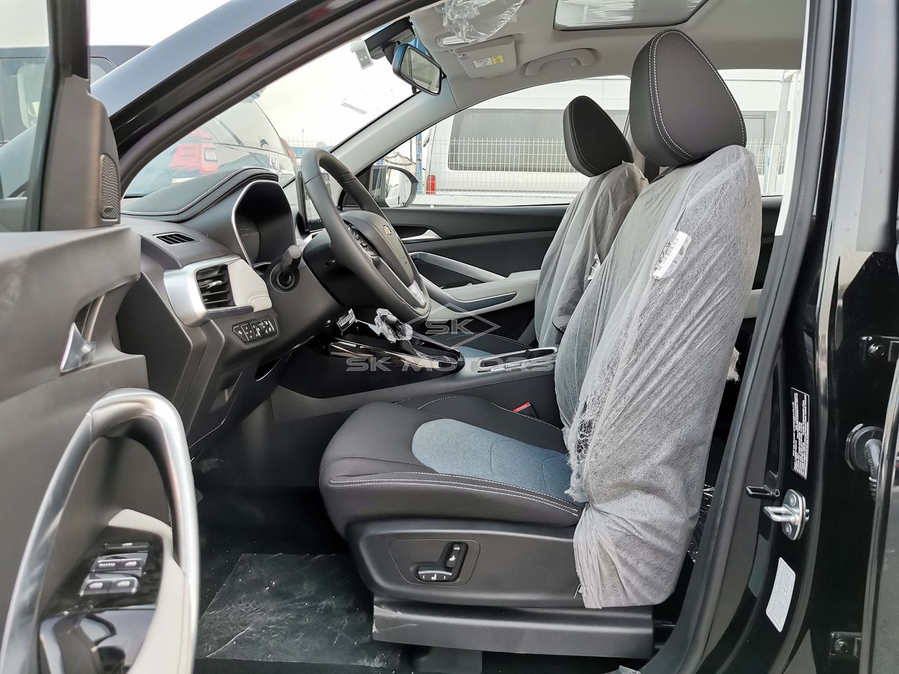 Chevrolet Captiva 1.5L, 17" Rims, Driver Power Seat, Parking Sensors, Front & Rear A/C, Sunroof (CODE # CHCA01)