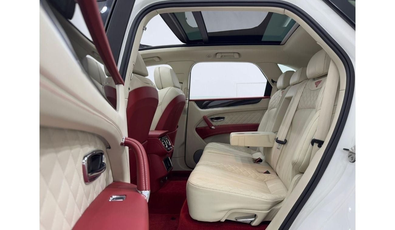 Bentley Bentayga V8 2019 Bentley Bentayga V8, Warranty, Carbon Fiber Package, Full Options, Low Kms