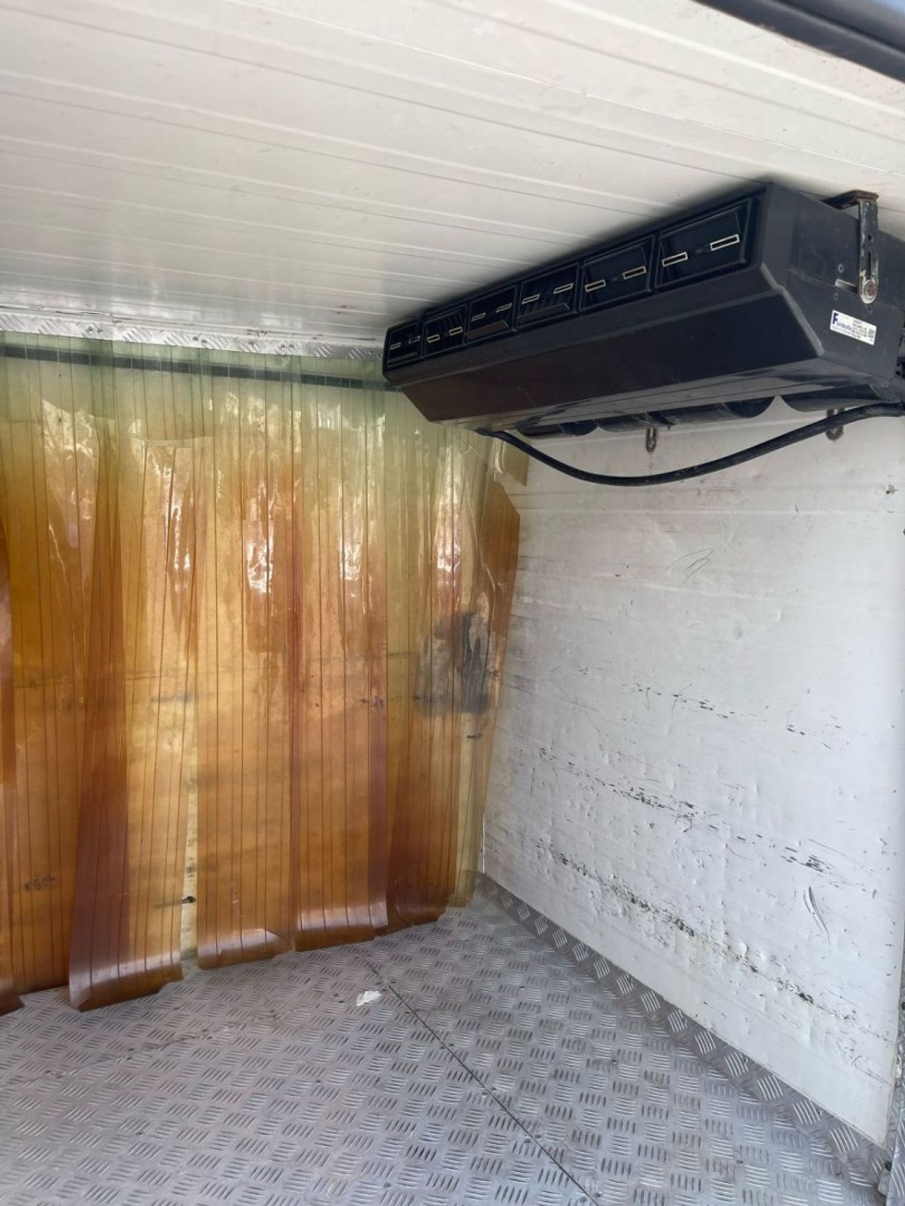 Toyota Hiace 2021 GCC FULL OPTION PERFECT CONDITION TOYOTA HICErefrigerator