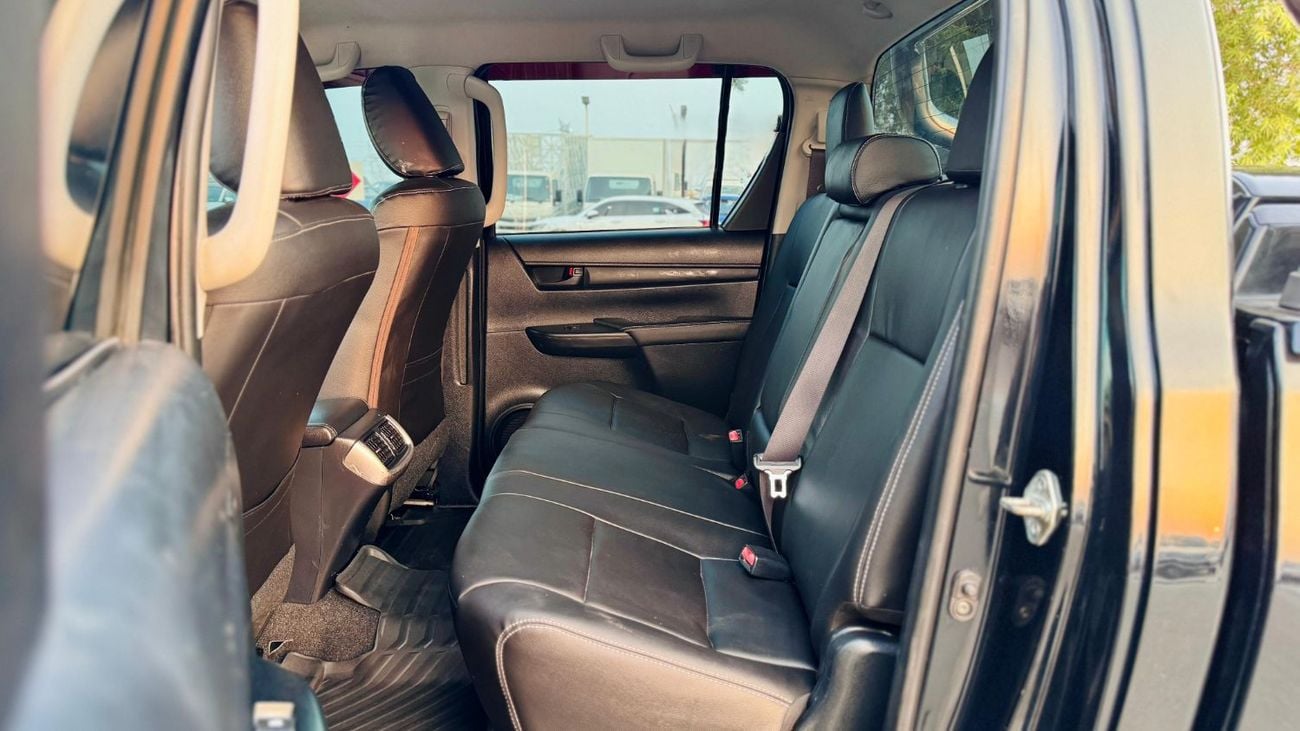 Toyota Hilux DOUBLE CABIN | GTK BULL BAR | HEAVY LED SPOTLIGHTS | AT | 2.8L DIESEL ENGINE