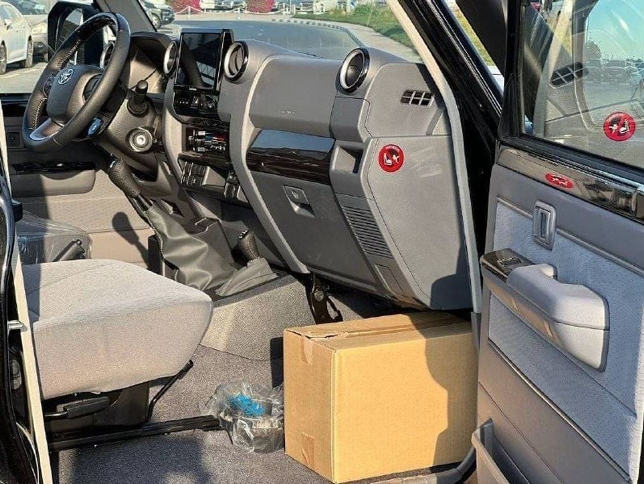 Toyota Land Cruiser 70 LC76 4.0L PTR M/T // 2024 // HIGH OPTION WITH DVD & BACK CAMERA , POWER WINDOWS , COOL BOX // SPECIA