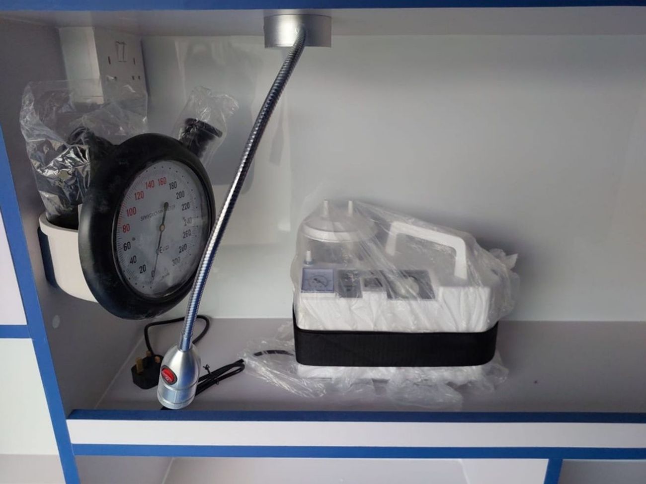 Toyota Hiace TOYOTA HIACE VAN AMBULANCE  RHD 2023 MODEL 2.8 L DIESEL AUTOMATIC(PM22474)