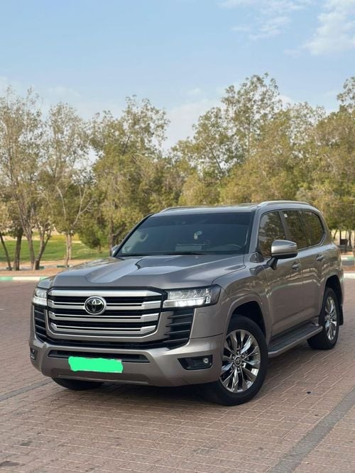 Toyota Land Cruiser GXR 2022 MODEL Twin Turbo Full Option Car is Very Clean and Perfect Condition