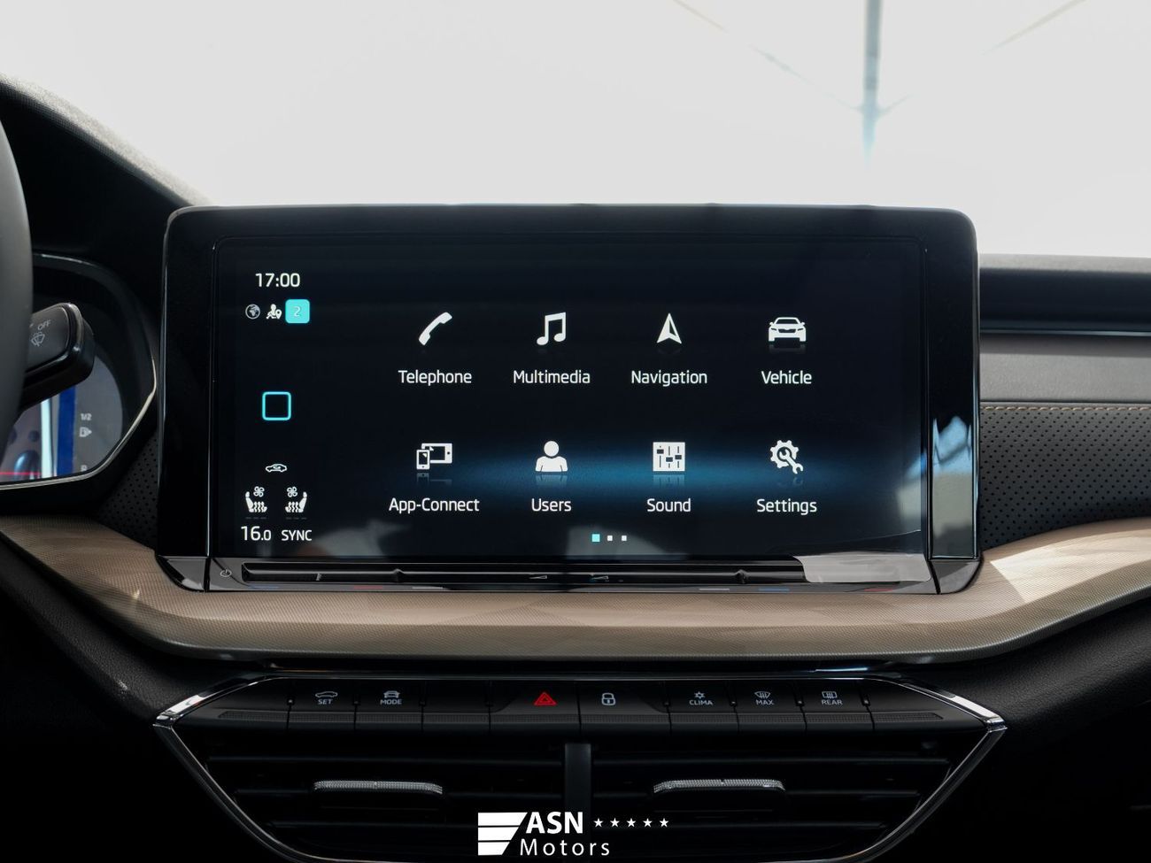 سكودا أوكتافيا PRO TSI280 Luxury Edition 2025 (Export Price)