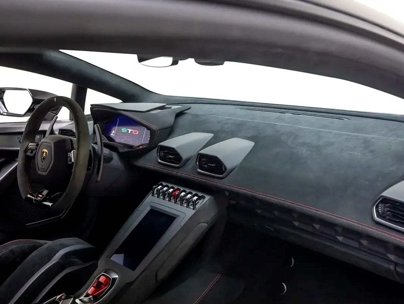 Lamborghini Huracan STO | GCC Spec | Under Dealer Warranty and Full Service History