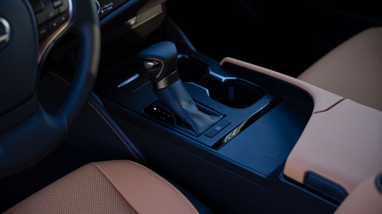 لكزس ES 350 Prime 2.5L - Sonic Quartz Inside Hazel | Export Only