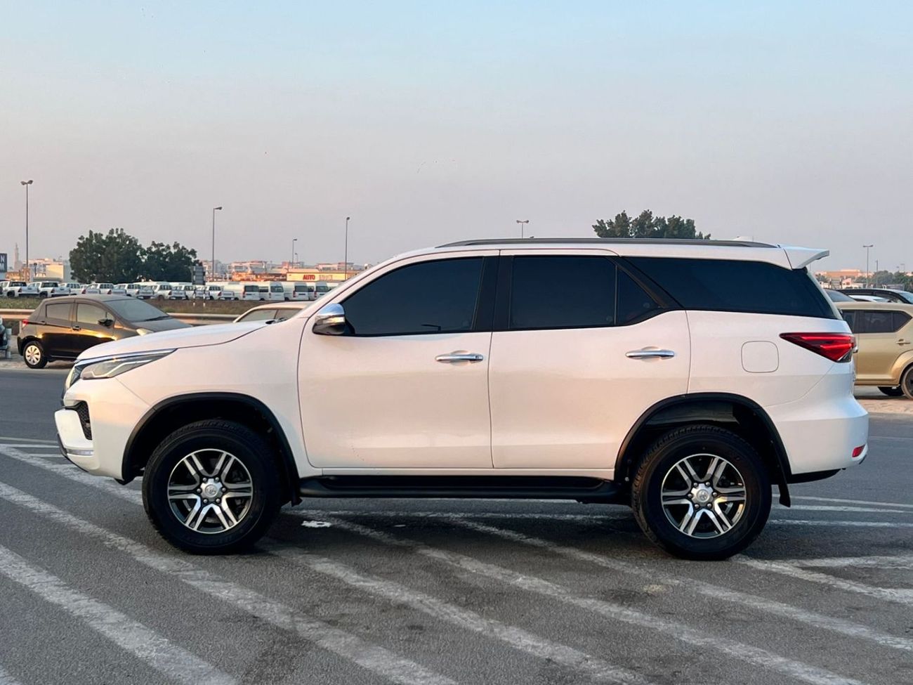 Toyota Fortuner 2025 Toyota Fortuner 2.7L V4 - AWD 4x4 - Rear Sensor - Gcc Specs - 27000 km