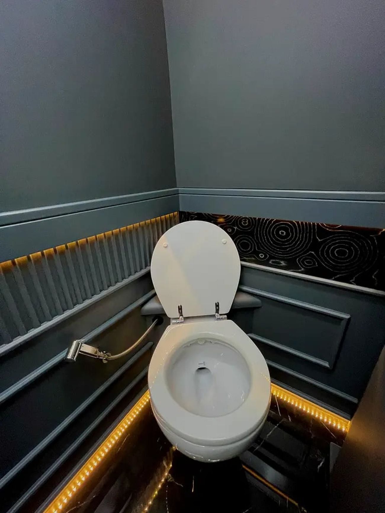 Mercedes-Benz Sprinter VVIP MERCEDES with Bathroom, Additional AC and Air Suspension - 2 Years Warranty VLINE