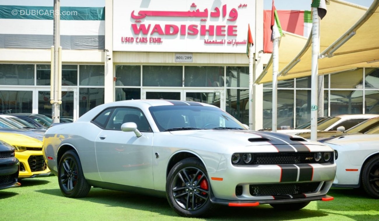 دودج تشالينجر Challenger SXT V6 2019/ SRT Kit/ Original Leather Interior/ Big Screen/ Low Miles/ Good Condition