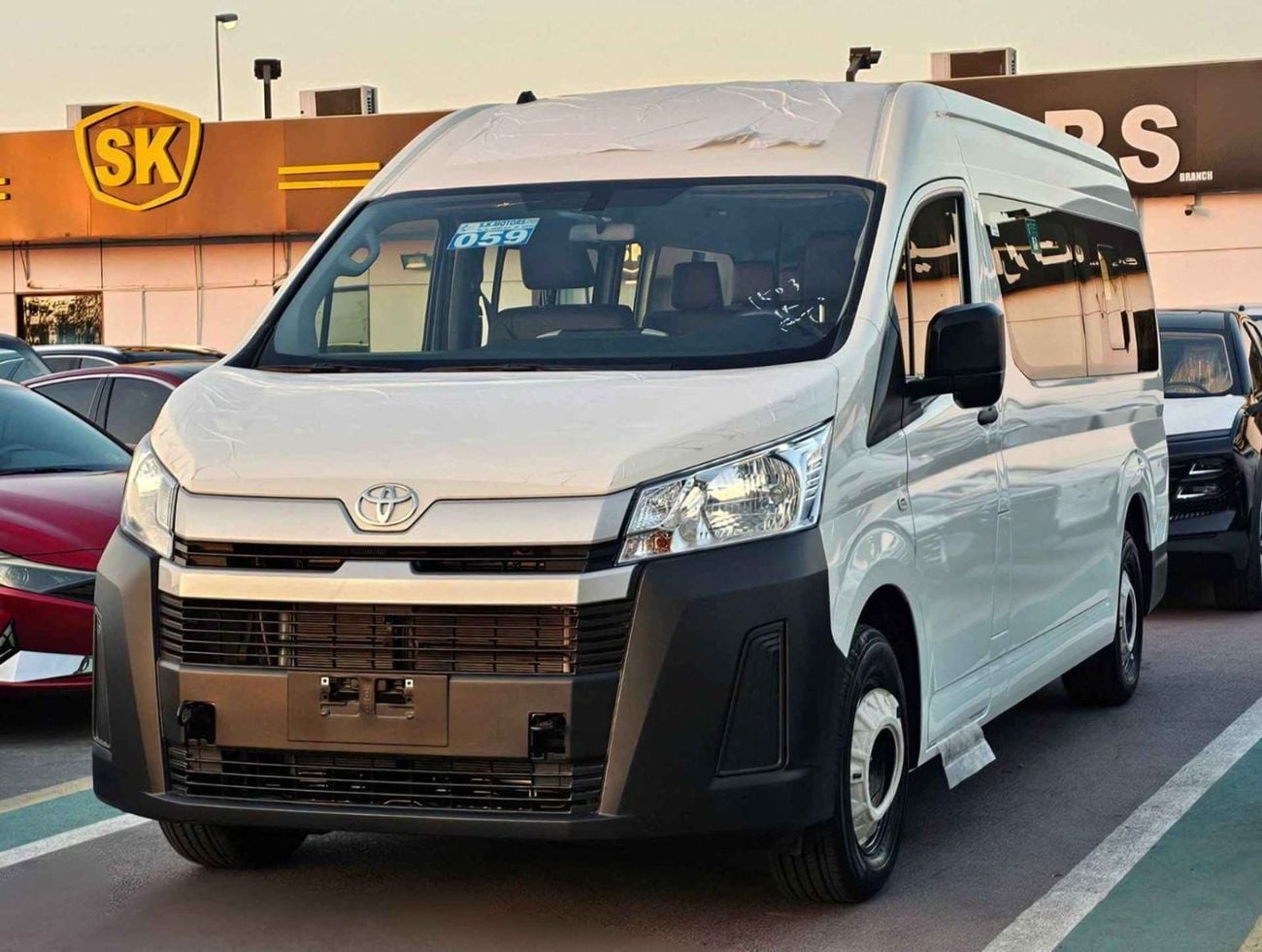 Toyota Hiace GL DX PASSENGER / 3.5L V6 A/T PETROL / DUAL HEATER / DVD CAMERA (CODE# HR3ADA)