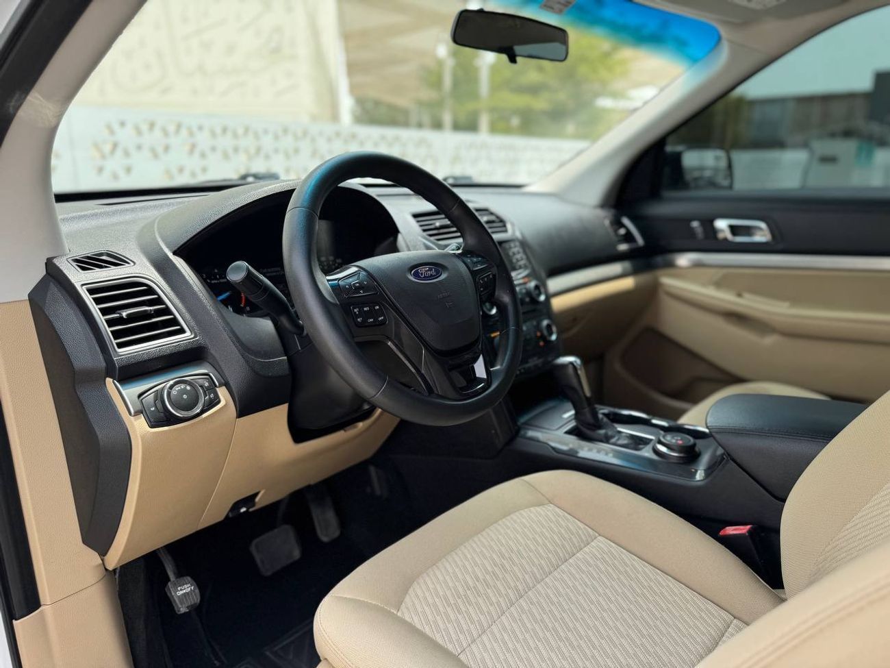 Ford Explorer Std 3.5L 4WD