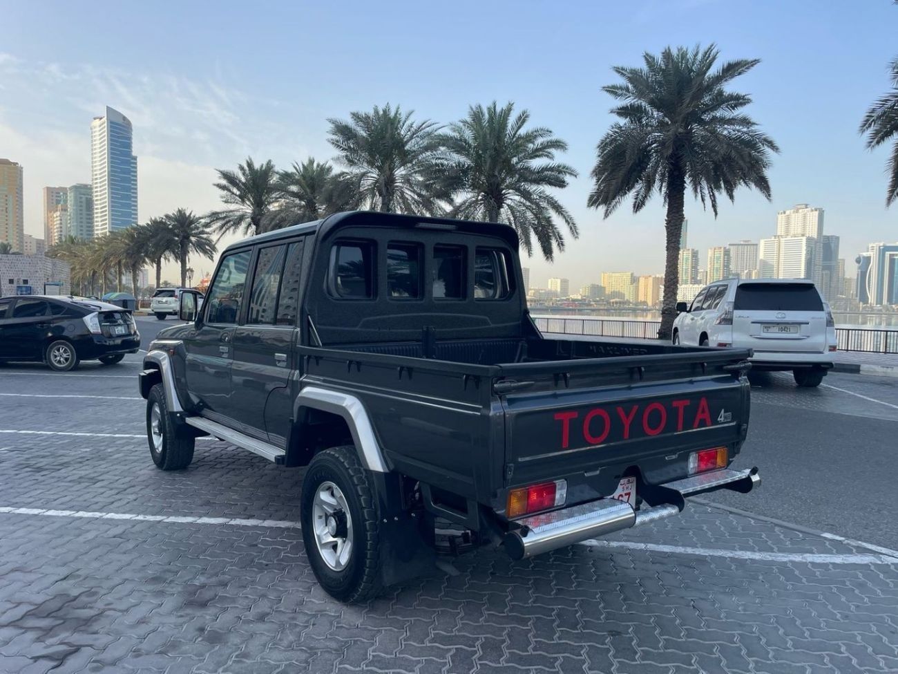 Toyota Land Cruiser Pick Up DIESEL 4.5 LITER ,RIGHT HAND DRIVE MANUAL TRANSMISSION