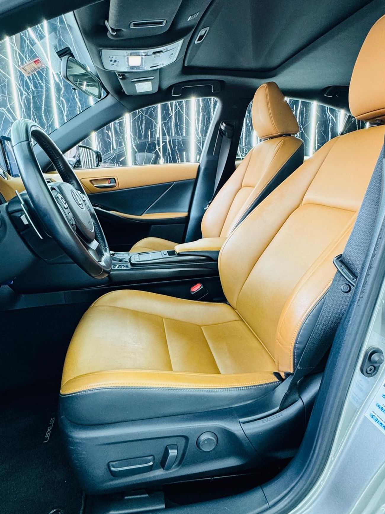 Lexus IS300 Premier 2.0L 2021 Lexus IS300, Warranty, Low Kms, Excellent Condition, 241 HP, GCC