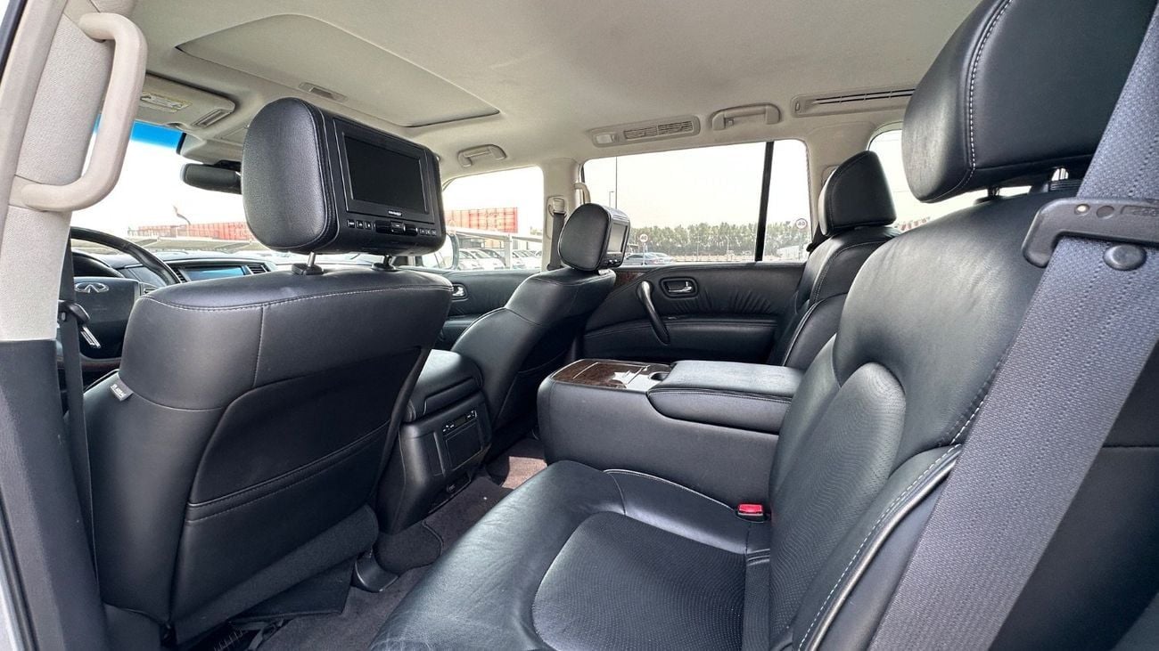 Infiniti QX80 LUXURY Standard 5.6L Full option original paint without accident