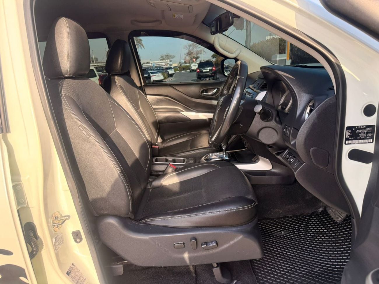 نيسان نافارا -