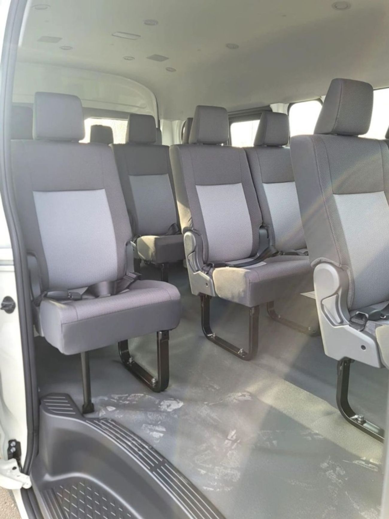 Toyota Hiace Commuter 3.5L A/T