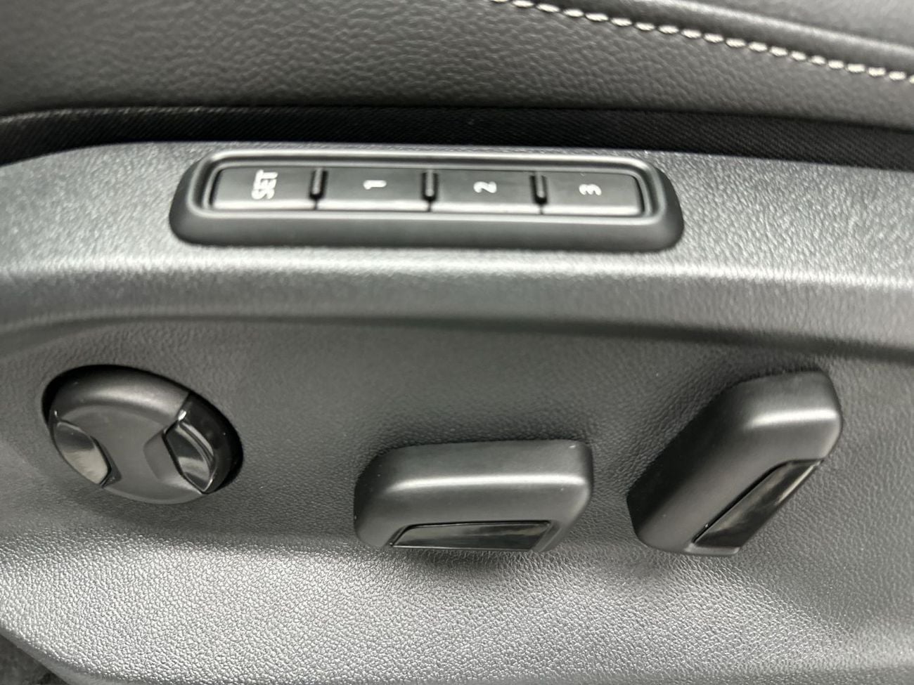 Volkswagen Tiguan Tiguan Elegance 2.0L (Ref#43379) / WAS 139,900 - NOW 127,900
