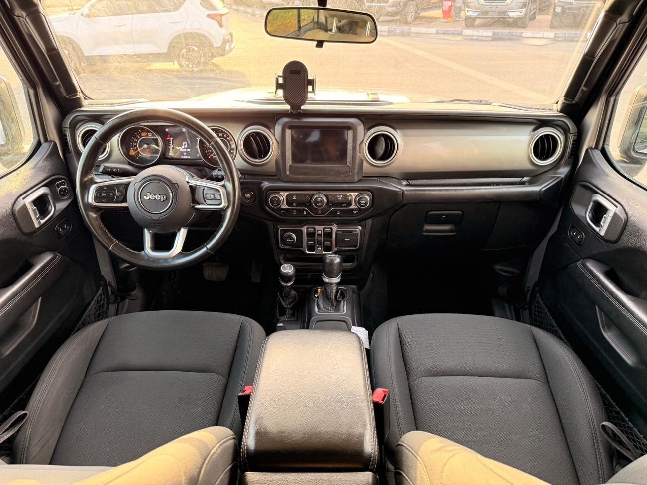 Jeep Wrangler Unlimited Sahara 2.0L A/T