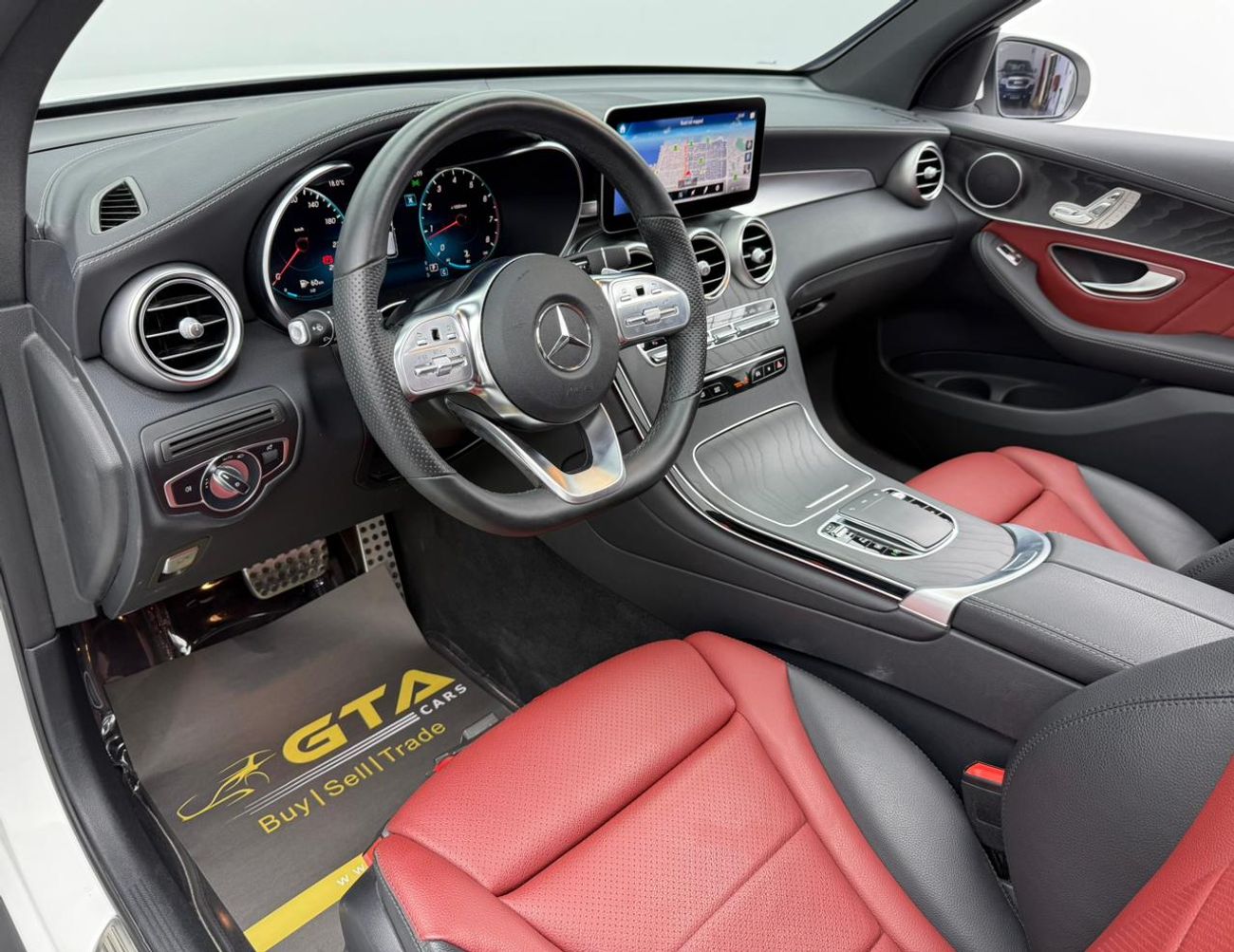 مرسيدس بنز GLC 300 2021 Mercedes Benz GLC300 4MATIC, Warranty, Full Service History, Very Low Km, Fully Loaded, GCC