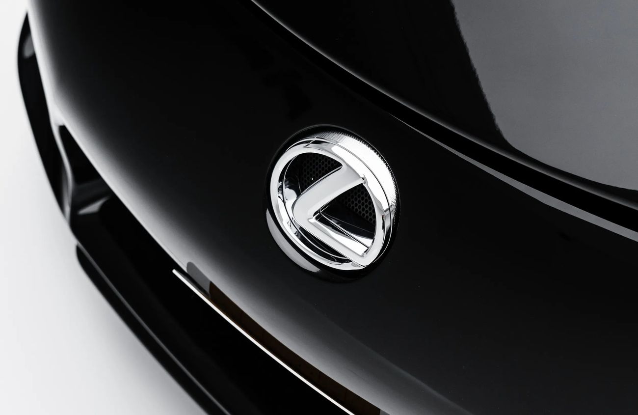 لكزس LFA 4.8L V10 Naturally Aspirated Engine