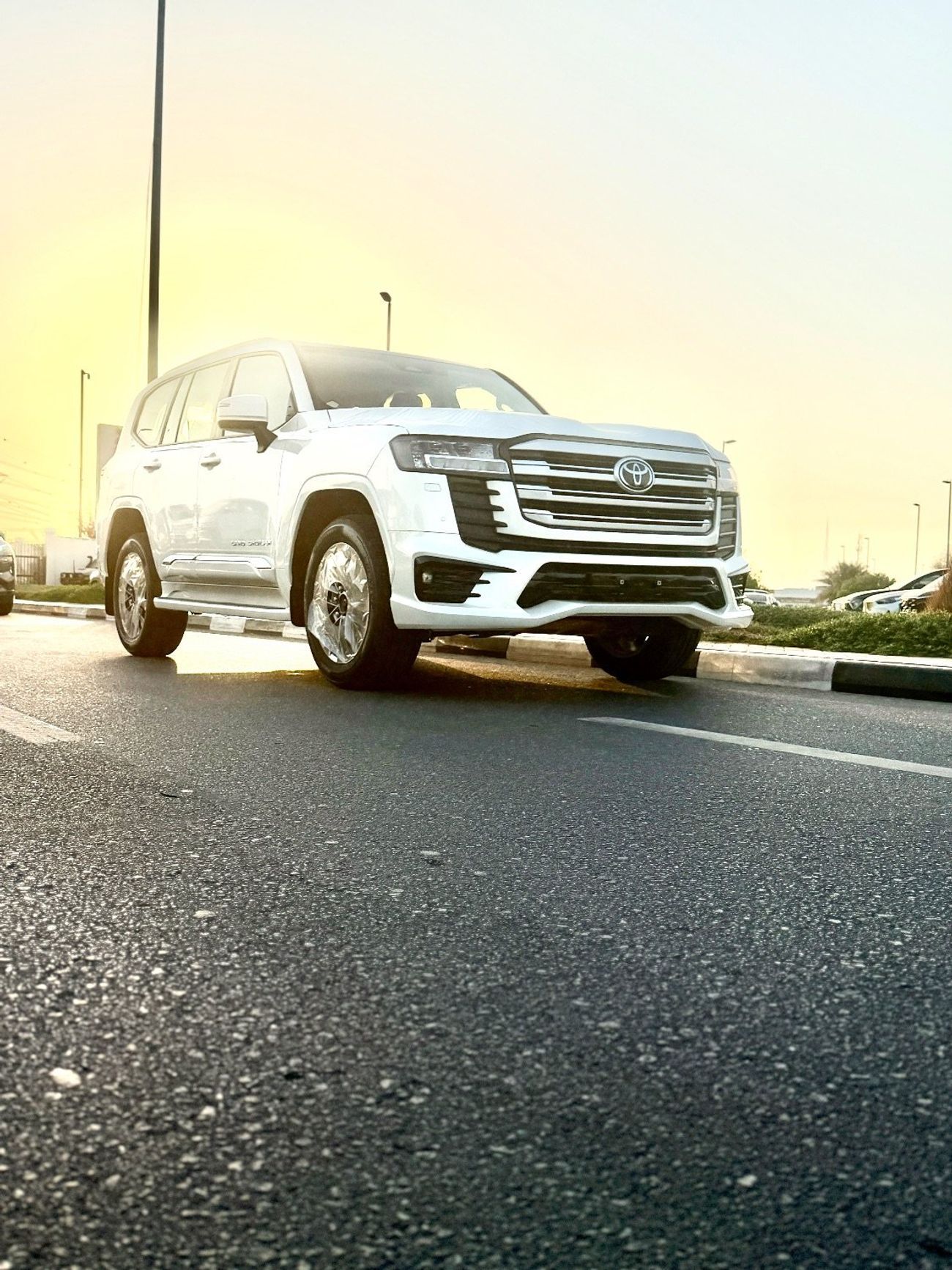 Toyota Land Cruiser GXR 4.0L with radar