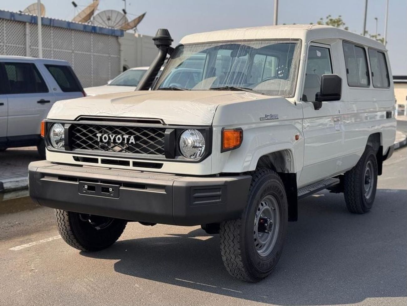 تويوتا لاند كروزر 70 78 4.0L PETROL V6 MANUAL TRANSMISSION ( ONLY FOR RE-EXPORT )