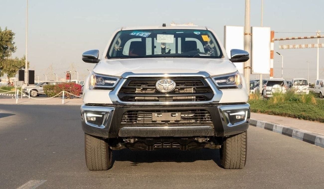 تويوتا هيلوكس 2025 Toyota Hilux 4x4 2.7L petrol AT with cooling seats Full option GCC Specs (Export Price)