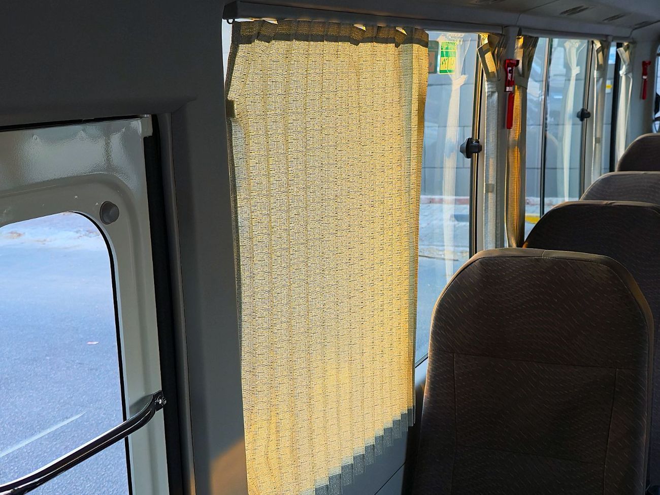 Toyota Coaster AL FUTAIM - TOYOTA COASTER PETROL 2.7 MT - AUTO DOOR - 23 SEATER  - 2025 MODEL - WHITE 