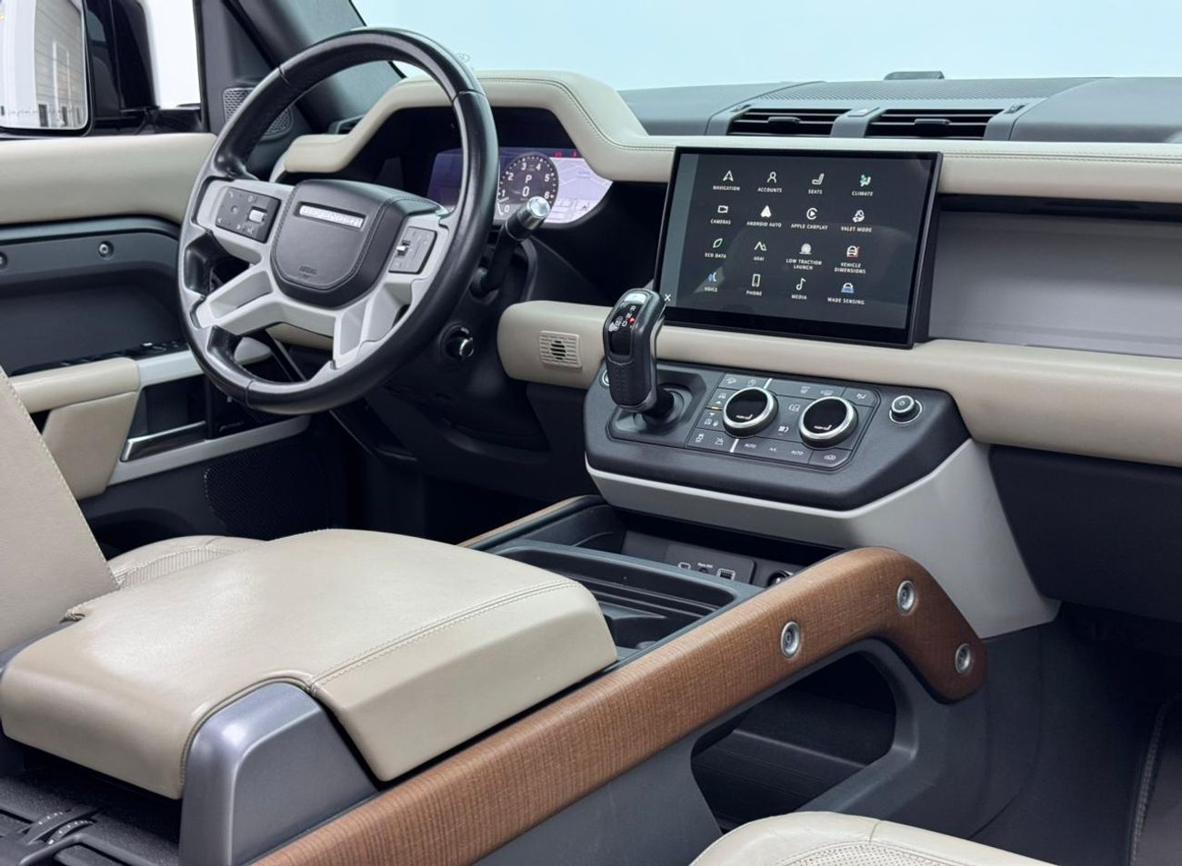 لاند روفر ديفندر 110 HSE P400 3.0L 2022 Land Rover Defender 110 P400 HSE, Oct / 2026 Range Rover Warranty, GCC