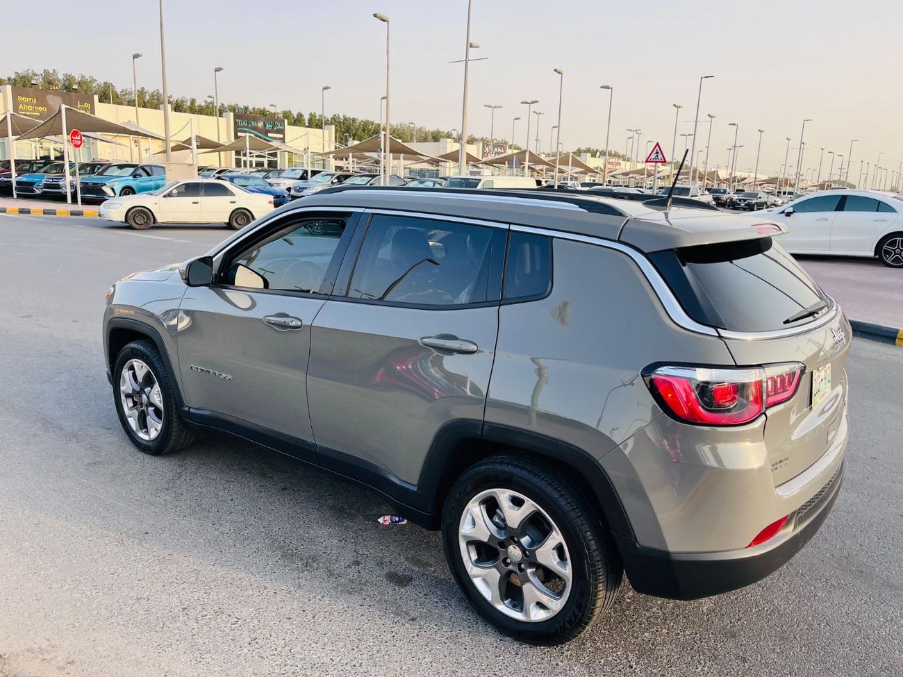Jeep Compass S Limited 2.4L very clean car / Low milage