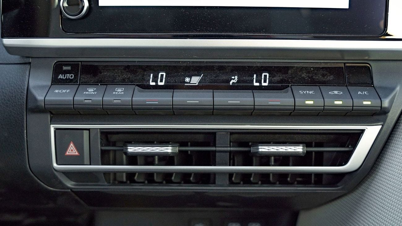 تويوتا كامري 2025 Toyota Camry 2.5L Hybrid with Panoramic Sunroof (Black)