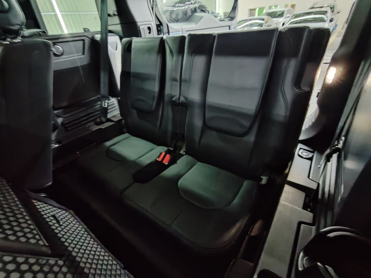 لاند روفر ديفندر P400 110 X-Dynamic HSE Warranty one year