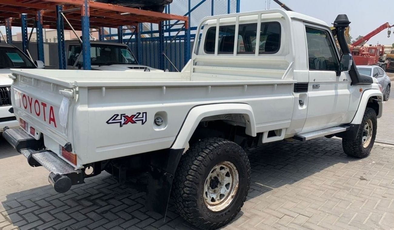 Toyota Land Cruiser Pick Up