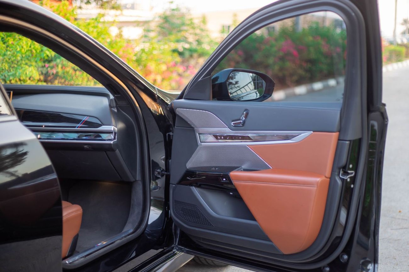 بي أم دبليو 735i BMW 735i 2023 | GCC Specs | Full Option | Excellent Condition