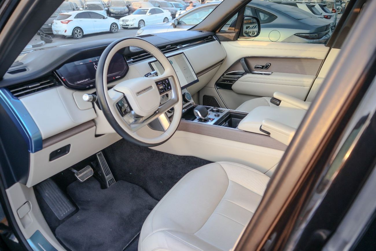 Land Rover Range Rover LWB Autobiography P400 3.0L LWB Autobiography P400 4.4L 2022 Land Rover Range Rover Autobiography 4.