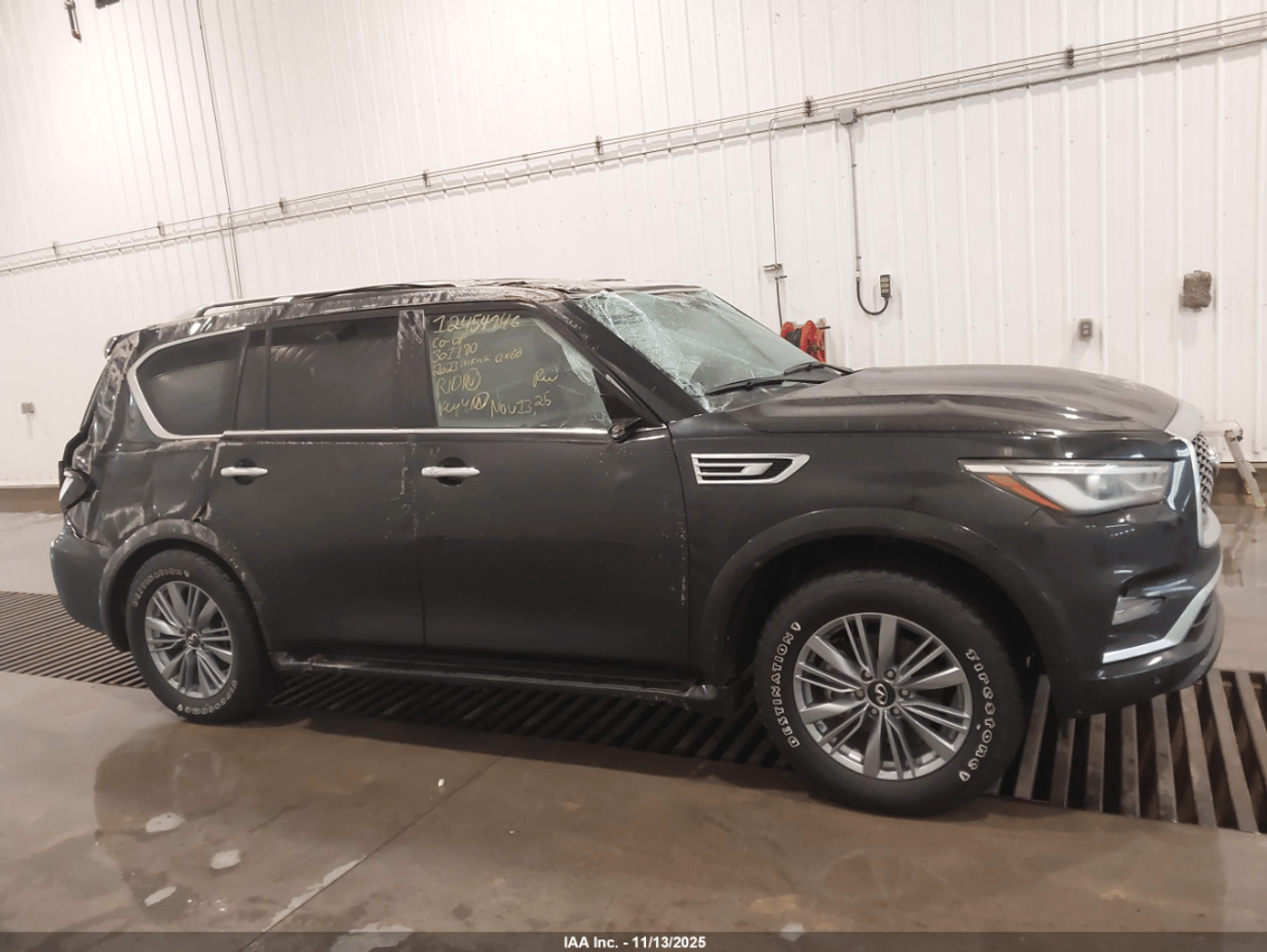 Infiniti QX80 Luxury 5.6L *DAMAGED YOU FIX YOU SAVE*