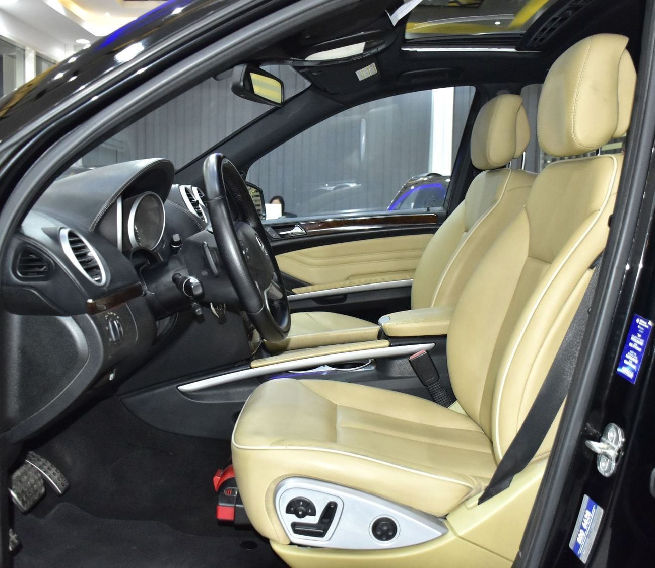 Mercedes-Benz ML 350 EXCELLENT DEAL for our Mercedes Benz ML350 4Matic ( 2011 Model ) in Black Color GCC Specs