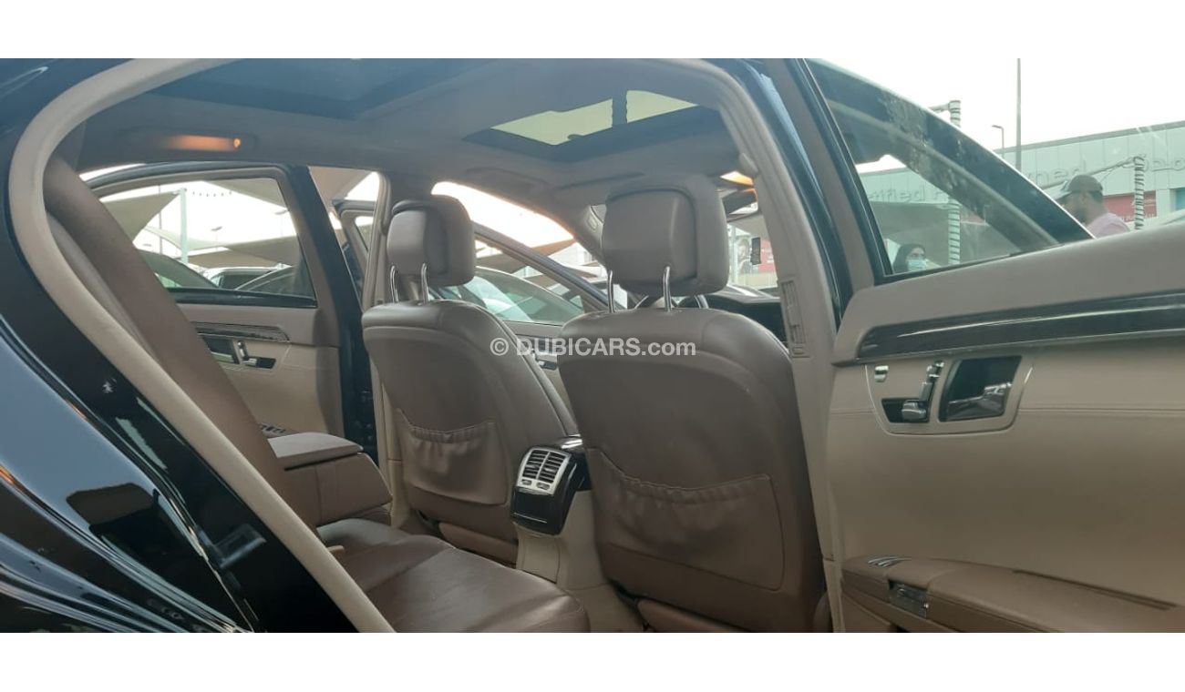 مرسيدس بنز S 350 خليجى - بانوراما - شاشة - كاميراخلفية - أبواب شفط - مرايا كهربائية - رنجات - حساسات - أنوار ضباب