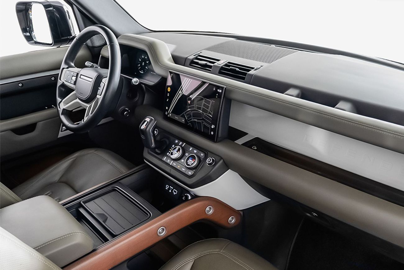 Land Rover Defender P400 110 HSE 3.0L (5 Seater)