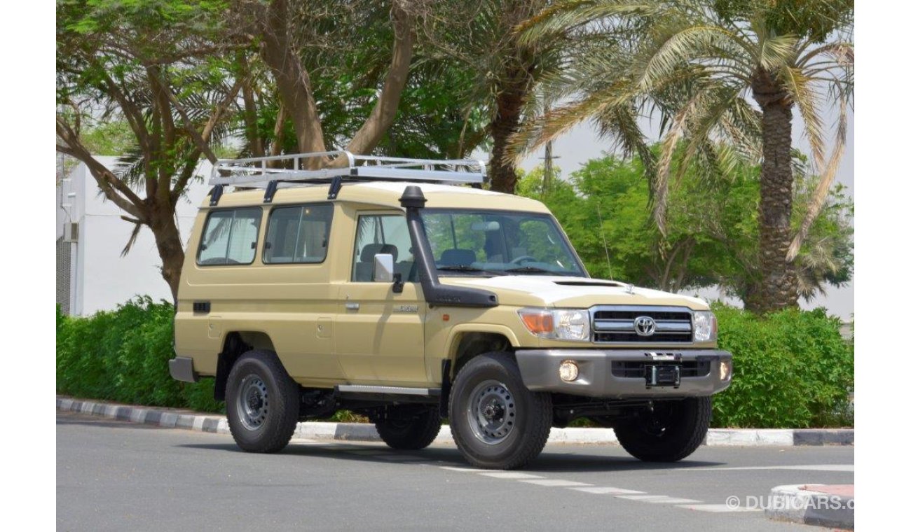 تويوتا لاند كروزر هارد توب 78  LONG WHEEL BASE HARD TOP SPECIAL V8 4.5L TURBO DIESEL 9 SEAT 4WD MANUAL TRANSMISSION WAGON